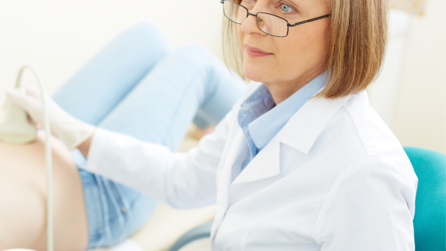 demo-attachment-502-obstetrician-at-work-PNT4KUF